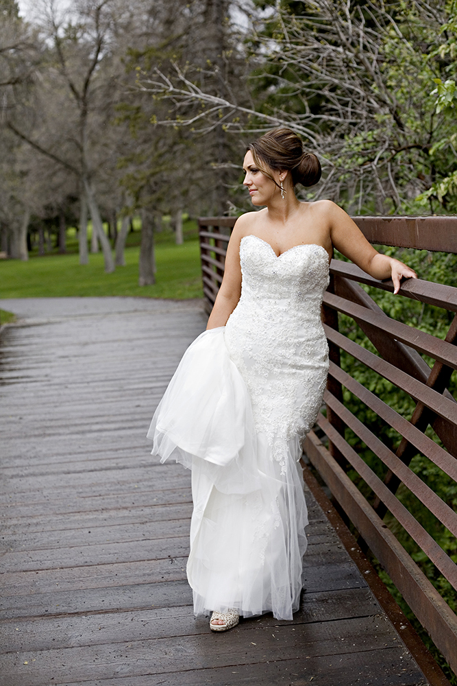 wedding photography of a flower girl smiling