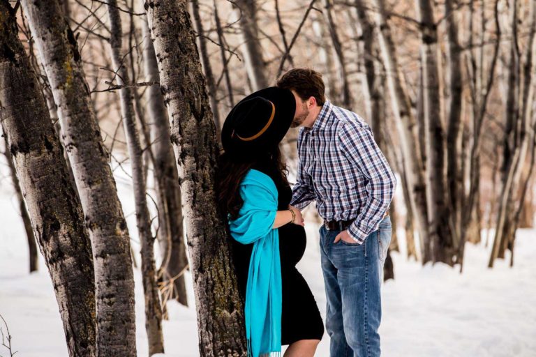 maternity photography of an pregnant mother with her husband and toddler outside